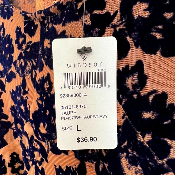 Dress - Picture 4 of 4